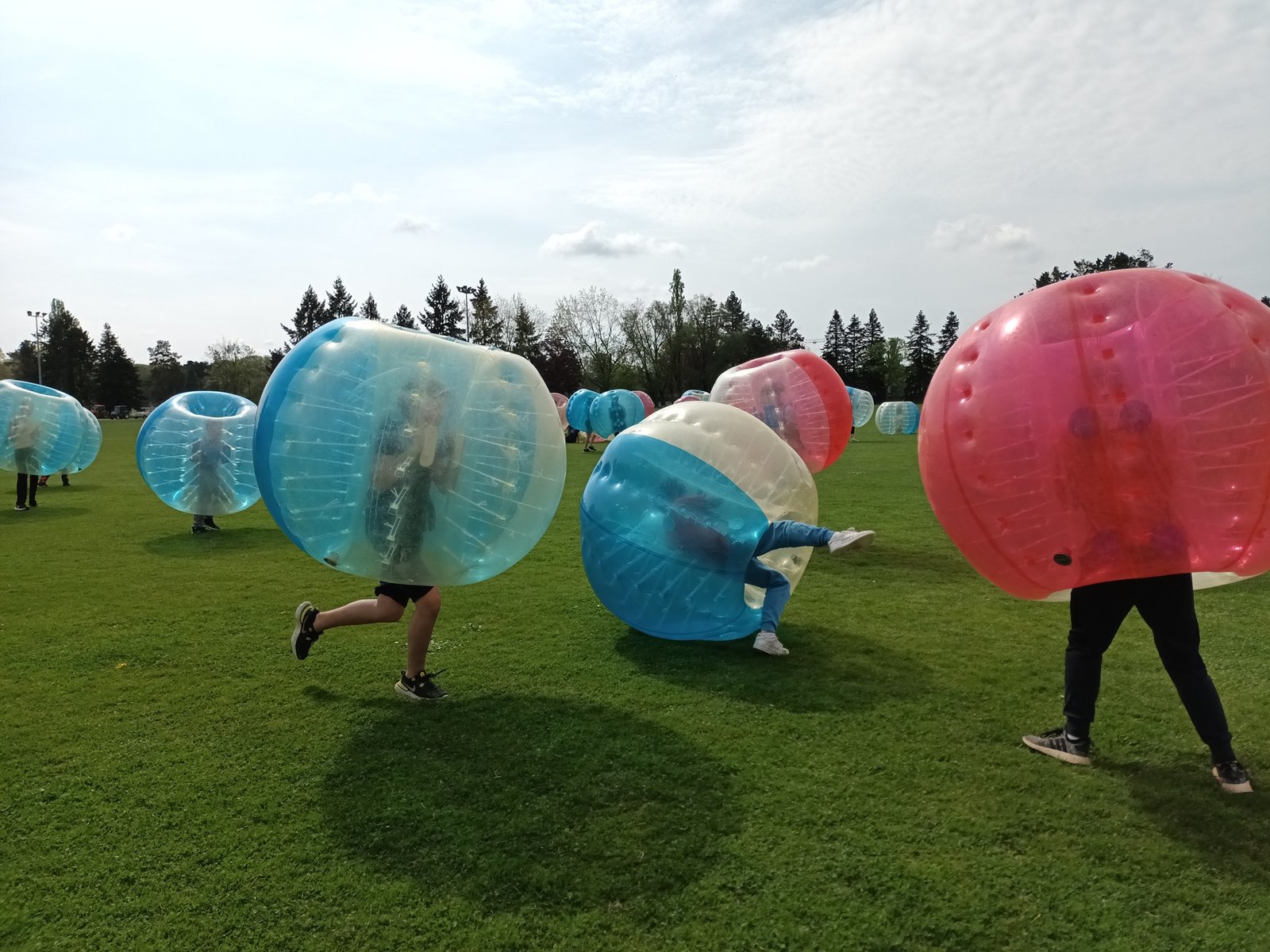 bubble foot vichy aventure activité
 activité en famille seminaire groupes enterrement de vie de garçon