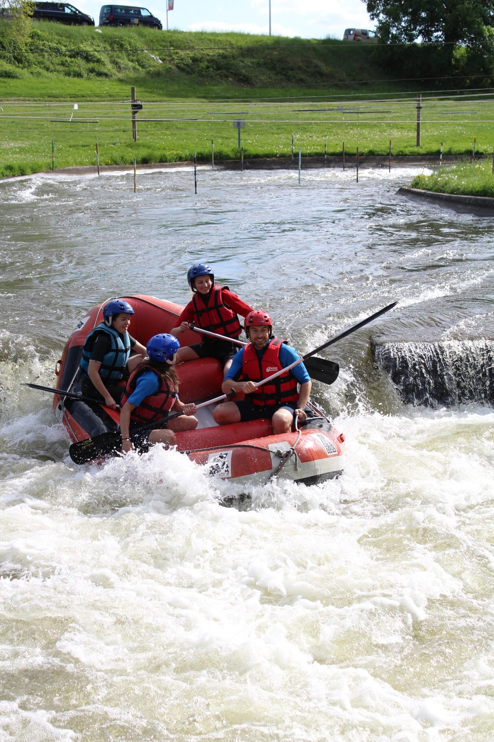 rafting vichy aventure
 activité en famille seminaire groupes enterrement de vie de garçon